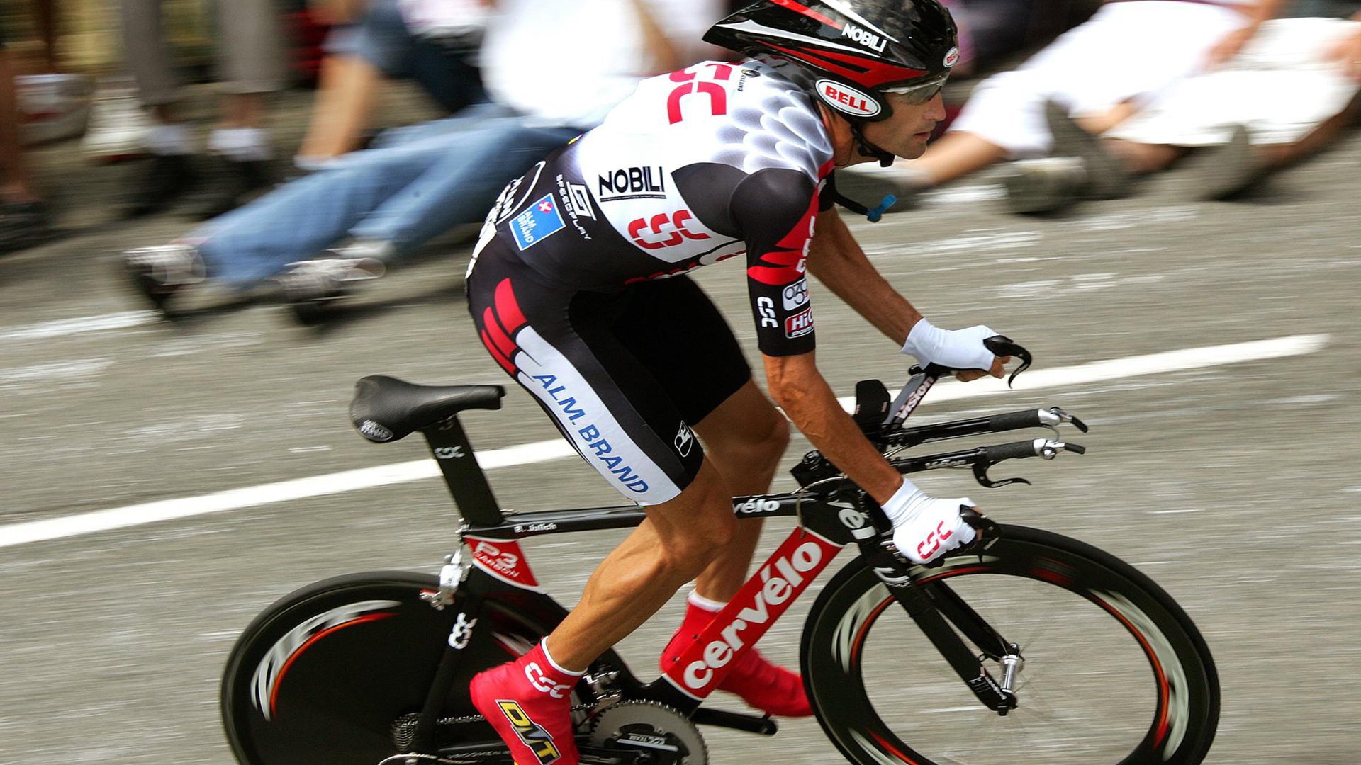 米切尔展现巨星价值，老鹰力克公牛