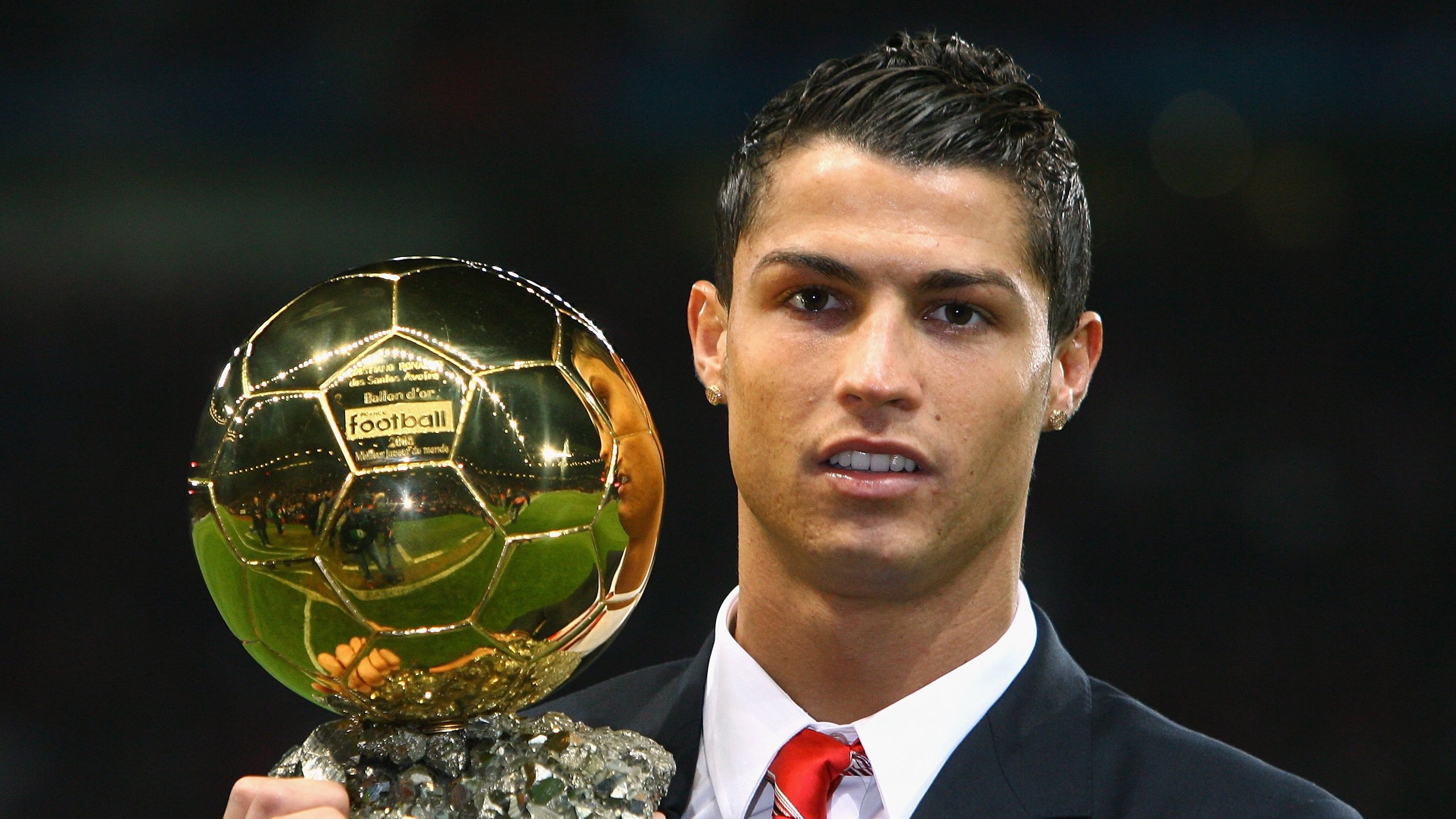 爱游戏体育-塞维利亚绝杀乌拉圭，拉什福德惊艳四座，足球之夜的双重奇迹