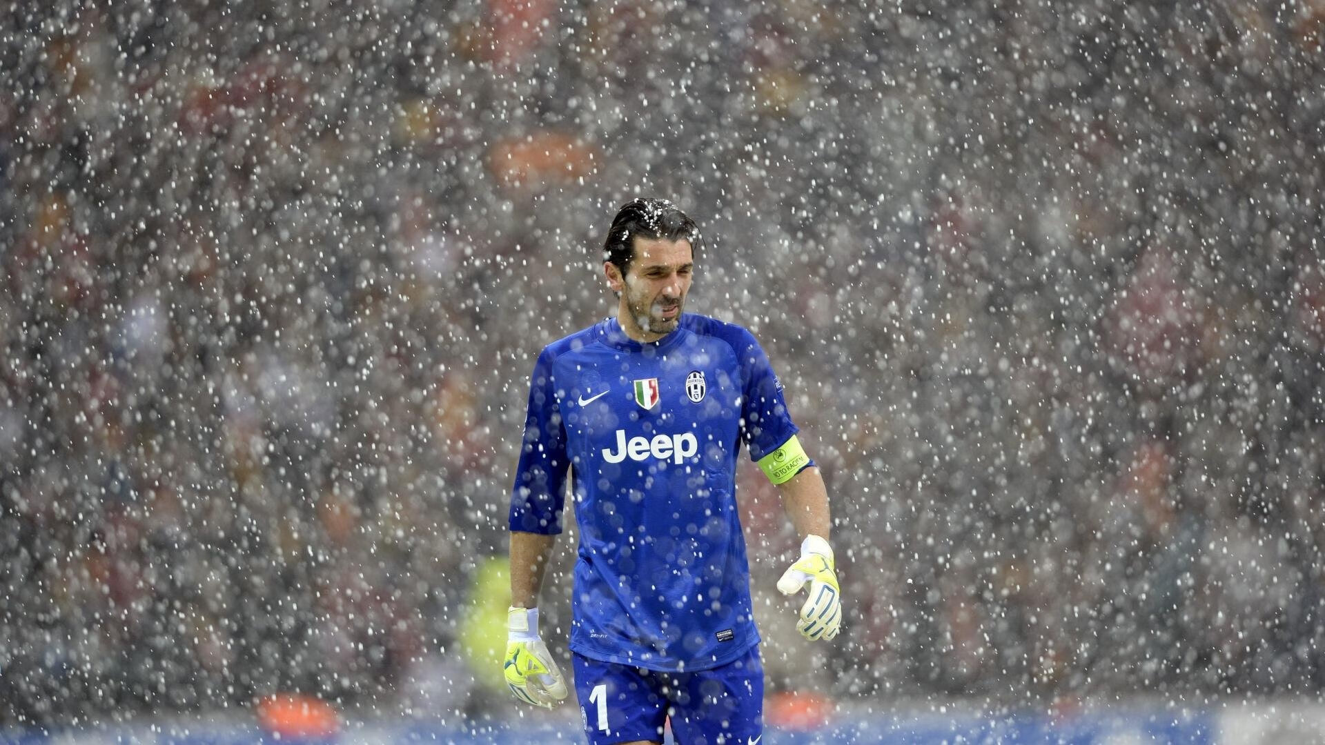 爱游戏APP-新王登基之路，阿尔卡拉斯ATP总决赛鏖战法网，率队开启红土新纪元